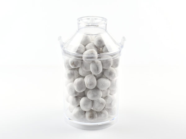 melkbus gevuld met sneeuwballen